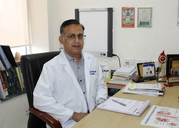 Dr-vineet-naja-jain-Urologist-doctors-Rajendra-nagar-indore-Madhya-pradesh-1