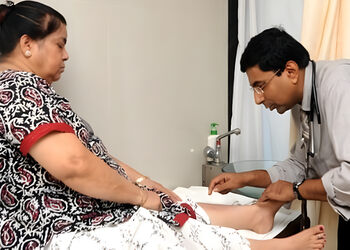 Dr-vishal-chopra-Diabetologist-doctors-Kurla-mumbai-Maharashtra-2