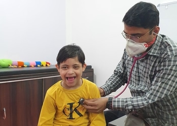 Dr-vishrut-singh-Child-specialist-pediatrician-Ghaziabad-Uttar-pradesh-2