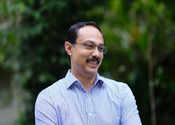Dr-vivin-abraham-pediatrician-in-kochi-cochin-ernakulam-Child-specialist-pediatrician-Ernakulam-Kerala-2