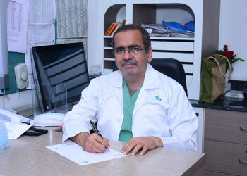 Dr-yogesh-batra-Gastroenterologists-Okhla-delhi-Delhi-1