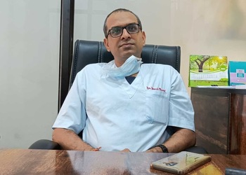 Dr-yogesh-tiwari-Cancer-specialists-oncologists-Madan-mahal-jabalpur-Madhya-pradesh-1
