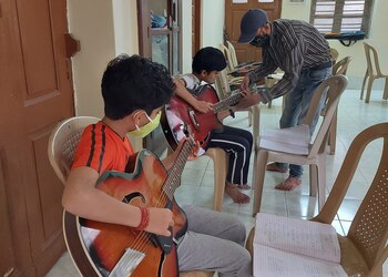 Dream-strings-Guitar-classes-Dharampeth-nagpur-Maharashtra-2