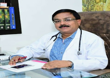 Drpiyush-jain-sr-pediatrician-doctor-vaccination-centre-for-children-new-born-care-best-child-specialist-east-delhi-Child-specialist-pediatrician-Anand-vihar-Delhi-2