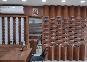 Emirates-optician-Opticals-Kochi-Kerala-3