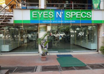 Eyes-n-specs-Opticals-Surat-Gujarat-1