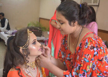 Faridas-makeup-studio-Makeup-artist-Camp-pune-Maharashtra-2