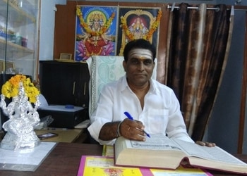Gayathri-jyothishalayam-Palmists-Ongole-Andhra-pradesh-2