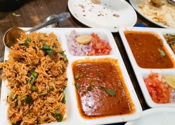 Geetha-restaurant-Pure-vegetarian-restaurants-Surat-Gujarat-3
