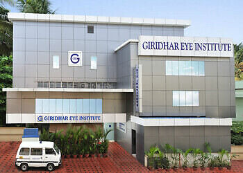 Giridhar-eye-institute-Eye-hospitals-Vyttila-kochi-Kerala-1