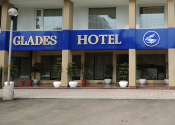 Glades-hotel-3-star-hotels-Mohali-Punjab-1