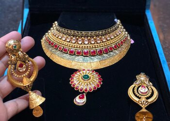 Gold-souk-Jewellery-shops-Batamaloo-srinagar-Jammu-and-kashmir-2