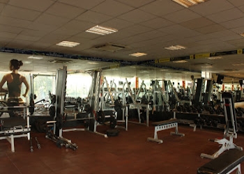 Golds-gym-kalyani-nagar-Gym-Pune-Maharashtra-2