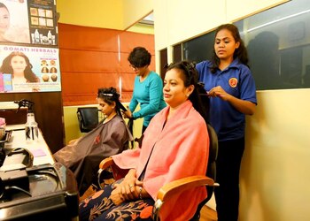 Gomati-beauty-clinic-Bridal-makeup-artist-Bhosari-pune-Maharashtra-2