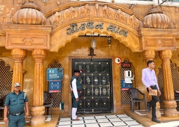 Gordhan-thal-Pure-vegetarian-restaurants-Ahmedabad-Gujarat-1