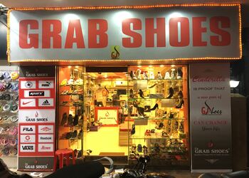 Grab-shoes-Shoe-store-Goa-Goa-1