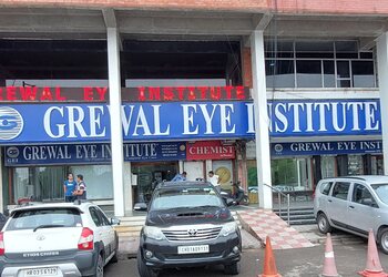 Grewal-eye-institute-Lasik-surgeon-Sector-61-chandigarh-Chandigarh-1