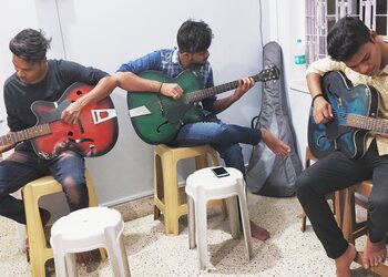 Guitar-lessons-Guitar-classes-Dhantoli-nagpur-Maharashtra-2