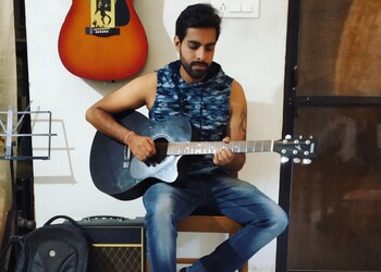 Guitar-studio-by-arvind-singh-Guitar-classes-Udaipur-Rajasthan-2