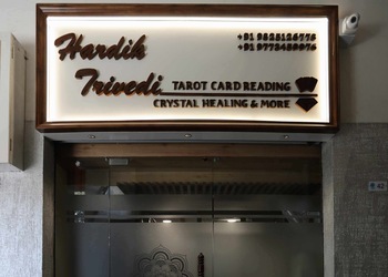 Hardik-harshad-trivedi-Tarot-card-reader-Athwalines-surat-Gujarat-1