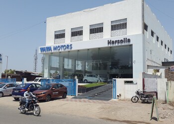 Harsolia-brothers-Car-dealer-Gandhinagar-Gujarat-1