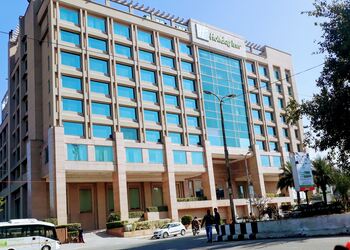 Holiday-inn-5-star-hotels-Amritsar-Punjab-1