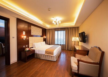 Holiday-inn-5-star-hotels-Kochi-Kerala-2