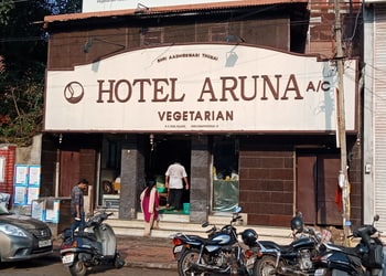 Hotel-aruna-Pure-vegetarian-restaurants-Kowdiar-thiruvananthapuram-Kerala-1