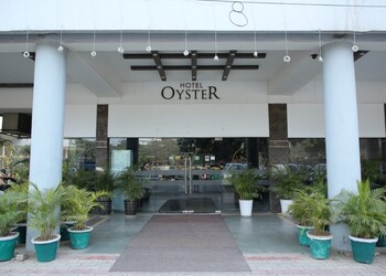 Hotel-oyster-3-star-hotels-Chandigarh-Chandigarh-1