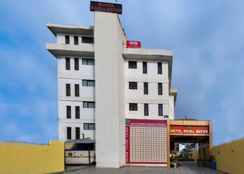 Hotel-royal-batoo-3-star-hotels-Srinagar-Jammu-and-kashmir-1