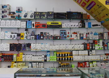 Huma-gifts-multibrand-mobile-showroom-Mobile-stores-Solapur-Maharashtra-3
