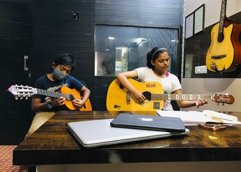 Hustle-guitar-and-ukulele-classes-Guitar-classes-Navi-mumbai-Maharashtra-2