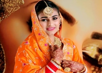 Ikonic-beauty-salon-Bridal-makeup-artist-Patiala-Punjab-3