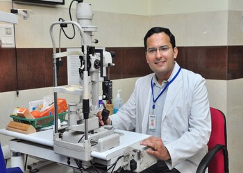 Ishwar-eye-centre-Eye-specialist-ophthalmologists-Rohtak-Haryana-2