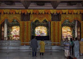 Iskcon-temple-Temples-Vadodara-Gujarat-3