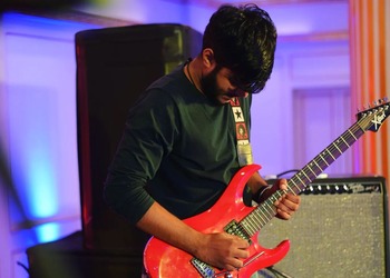 Jam-and-play-Guitar-classes-Udaipur-Rajasthan-3