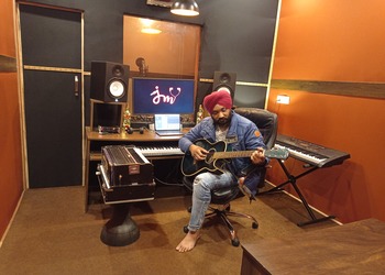 Jeona-music-school-Guitar-classes-Mohali-Punjab-2