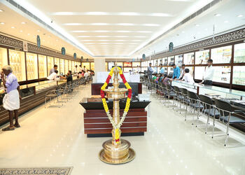Joyalukkas-jewellery-Jewellery-shops-Tirunelveli-Tamil-nadu-2