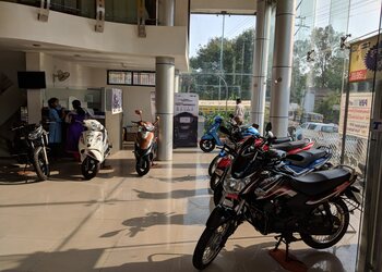 Kr-motors-Motorcycle-dealers-Kolhapur-Maharashtra-2