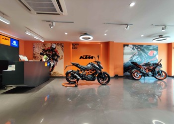 Ktm-husqvarna-Motorcycle-dealers-Bhaktinagar-rajkot-Gujarat-3