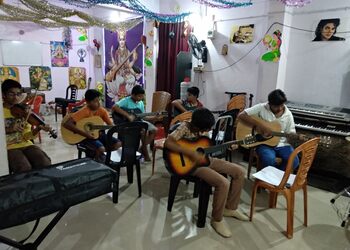 Lahari-institute-of-fine-arts-Guitar-classes-Kankanady-mangalore-Karnataka-2