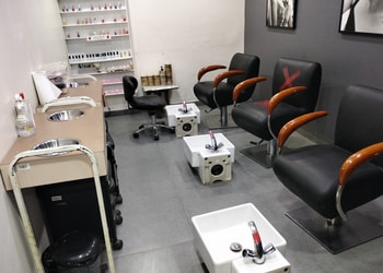 Lakme-salon-Beauty-parlour-Ambawadi-ahmedabad-Gujarat-2