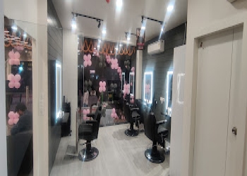 Lakme-salon-gorakhpur-Beauty-parlour-Mohaddipur-gorakhpur-Uttar-pradesh-2