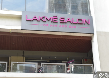 Lakme-salon-keshavbaug-Beauty-parlour-Vastrapur-ahmedabad-Gujarat-1