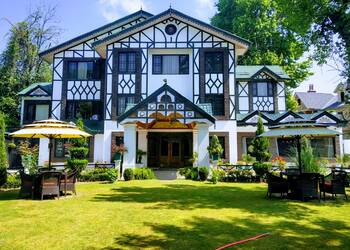 Lemon-tree-hotel-4-star-hotels-Srinagar-Jammu-and-kashmir-1