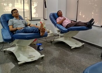 Life-blood-centre-24-hour-blood-banks-Rajkot-Gujarat-3