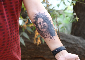 Limitless-tattoo-art-Tattoo-shops-Bandra-mumbai-Maharashtra-3
