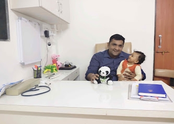 Little-miracles-childrens-clinic-and-vaccination-center-dr-keval-shah-Child-specialist-pediatrician-Kandivali-mumbai-Maharashtra-2