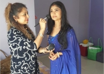 Loreat-beauty-parlour-Makeup-artist-Begum-bagh-meerut-Uttar-pradesh-2