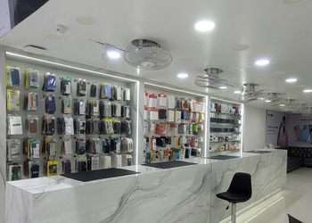 Lotus-mobiles-Mobile-stores-Dhantoli-nagpur-Maharashtra-3